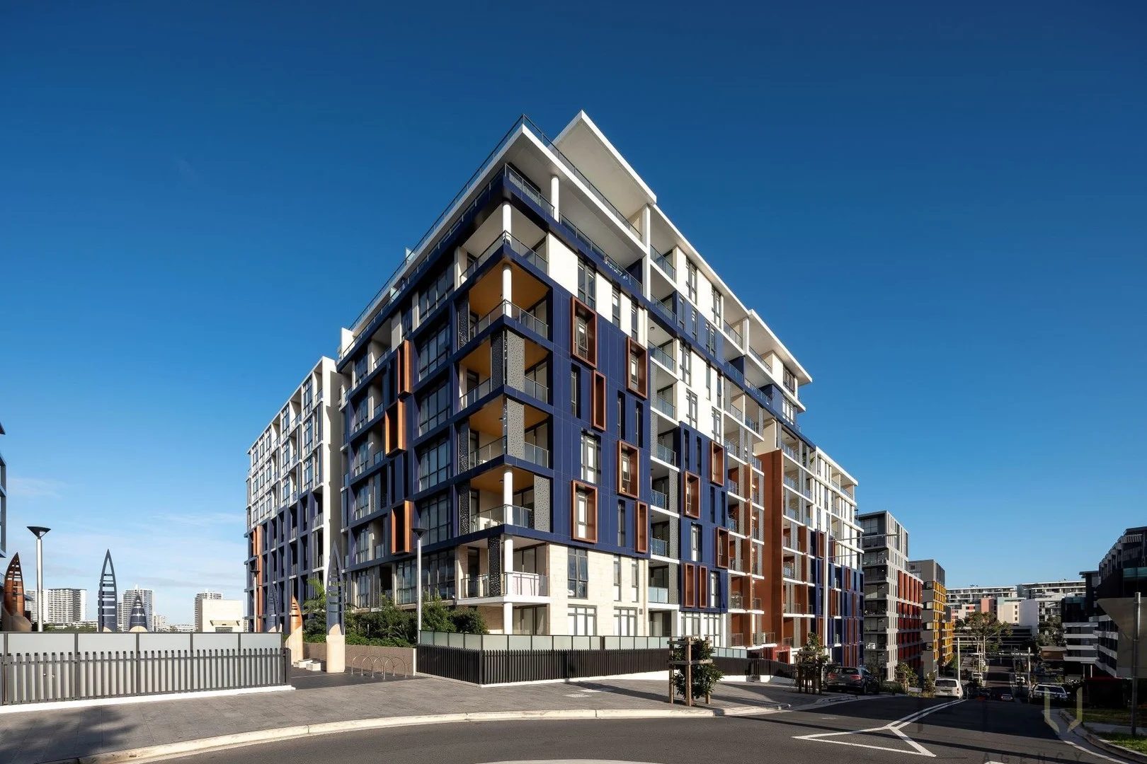 Multi-unit strata building